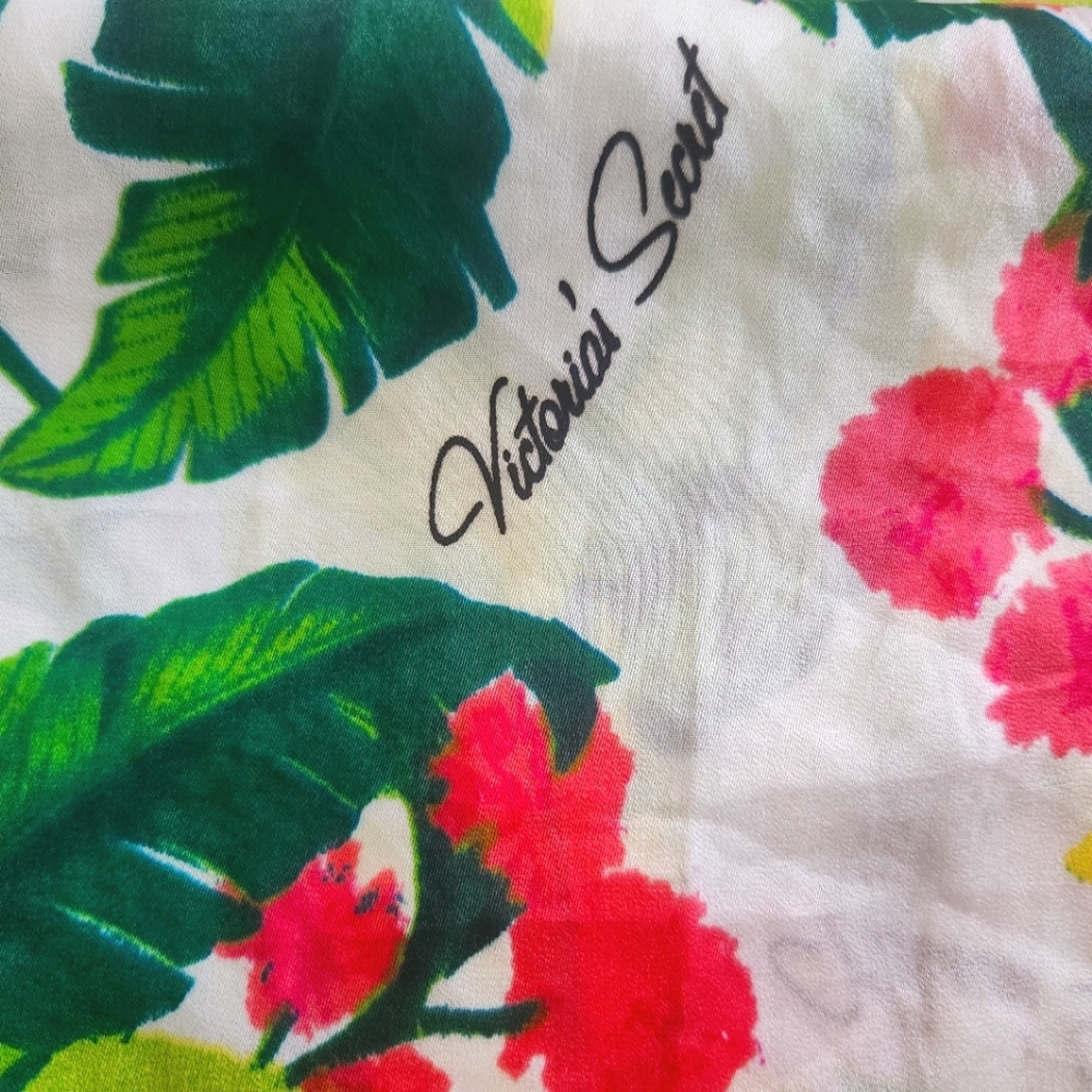 Victoria's Secret Scarf Cover-up - Picture 4 of 5